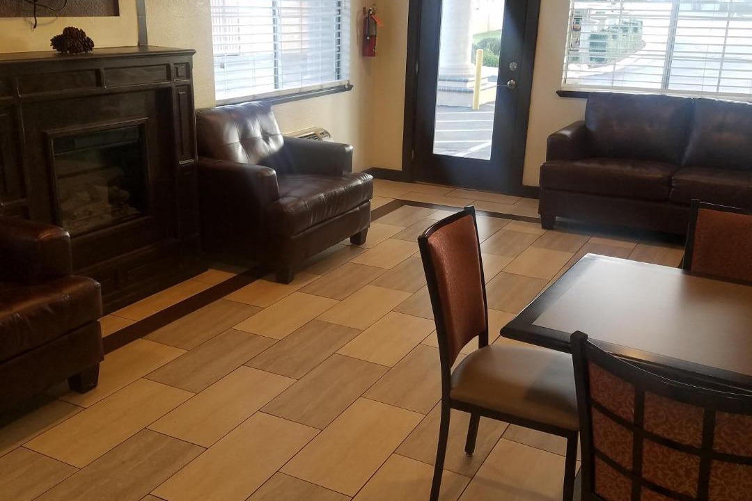 Photo of Others in Hollister