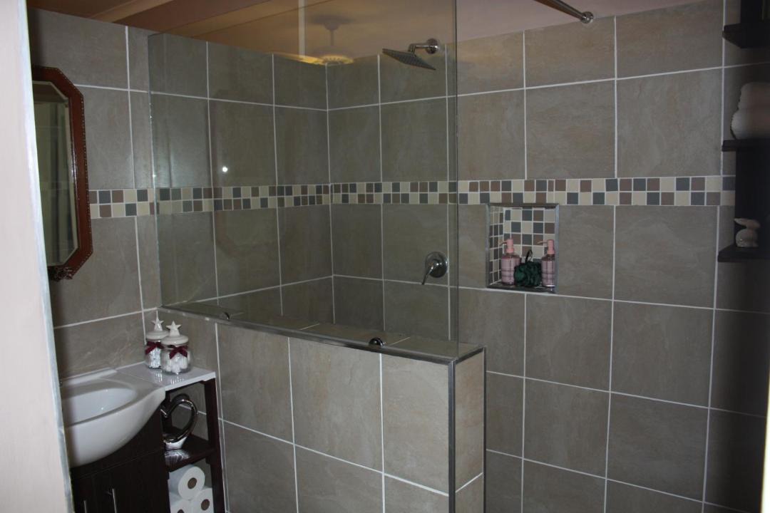Photo of Bathroom in Wingate Park