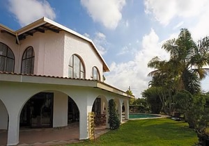 Bizafrika Guest Lodge & Conference Center