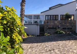 Le Blue Guesthouse