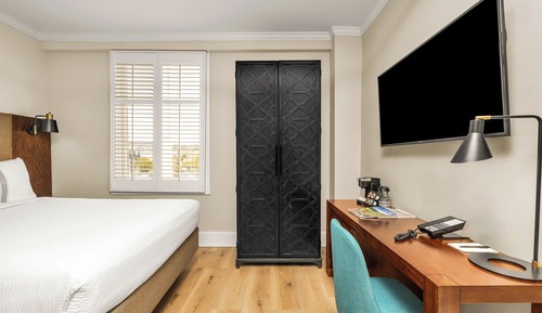 Deluxe Room, 1 Queen Bed