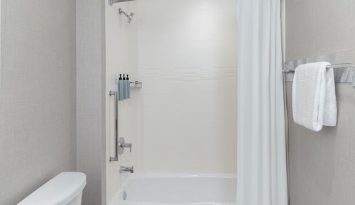 Suite, Multiple Beds, Bathtub (Mobility/Hearing Accessible, Tub)