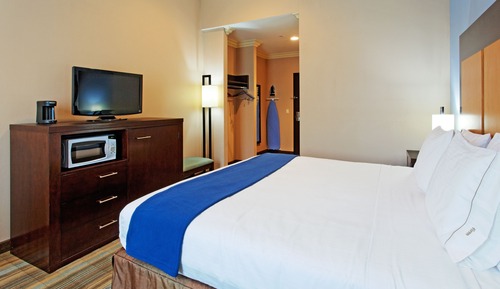 Standard Room, 1 King Bed, Accessible (Roll-In Shower)