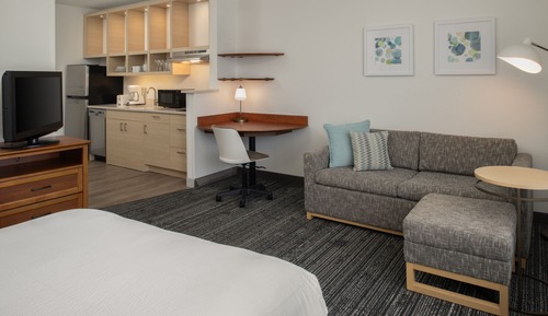 Studio, 1 Queen Bed with Sofa bed (Mobility/Hearing Accessible, Tub)