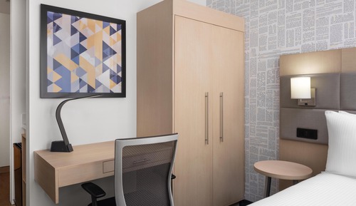 Standard Room, 1 Queen Bed, Refrigerator, Ground Floor (Walk-in Shower)