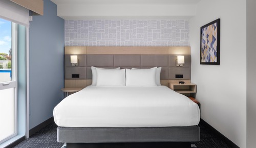Standard Room, 1 King Bed, Non Smoking, Refrigerator