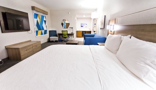Suite, 1 King Bed, Accessible (Comm, Tub)