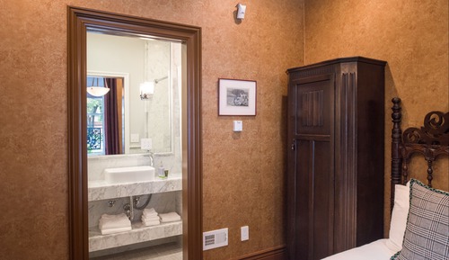 Tiny Double - Street Level Room