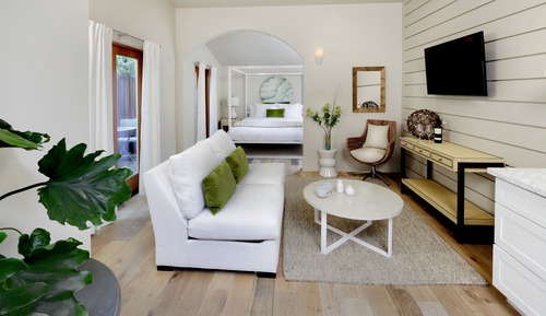 Executive Studio Suite, 1 King Bed, Kitchenette, Ground Floor