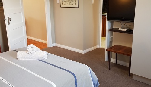 Classic Apartment, 2 Bedrooms, Partial Ocean View