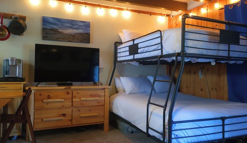 Room 6, Studio w/Kitchen, no pet