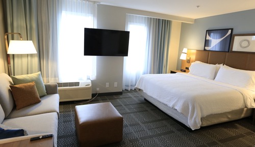 Studio Suite, 1 Queen Bed, Kitchen