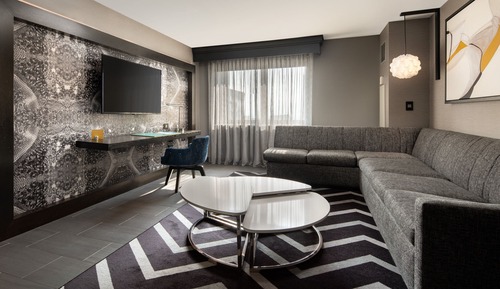 Clancy Chic Suite, 1 Bedroom (Mobility Accessible, Roll-In Shower)