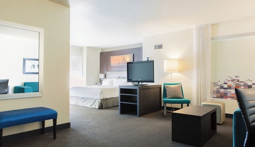 aloft, Suite, 1 King Bed with Sofa bed, Corner