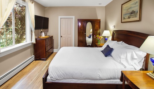 05-Ivory room