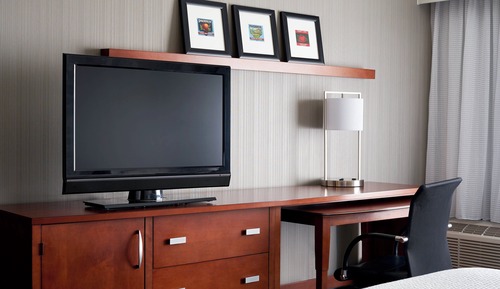 Suite, 1 Queen Bed with Sofa bed (Mobility/Hearing Accessible, Tub)