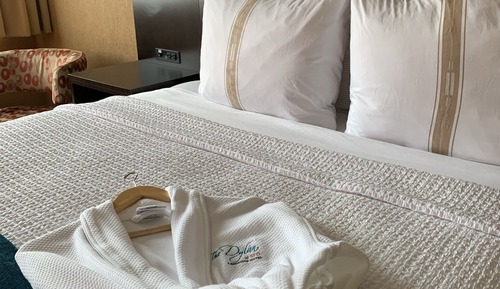 Deluxe Room, 1 King Bed, Balcony