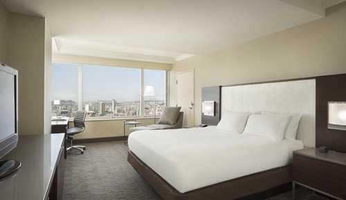 Skyline View - Corner King 1 Bedroom Suite