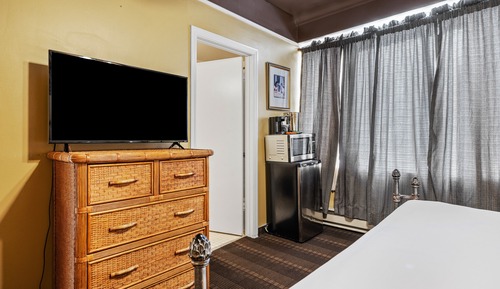 Deluxe Room, 1 Queen Bed