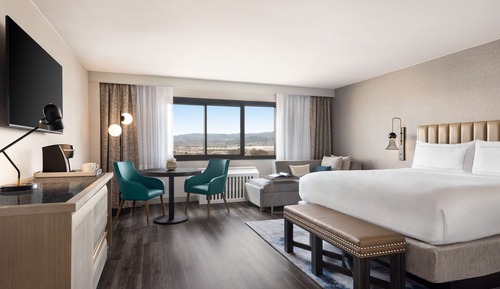 Deluxe Room, 1 King Bed, Accessible, Bathtub (Mobility & Hearing)
