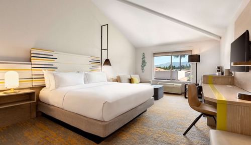 Deluxe Room, 1 King Bed with Sofa bed