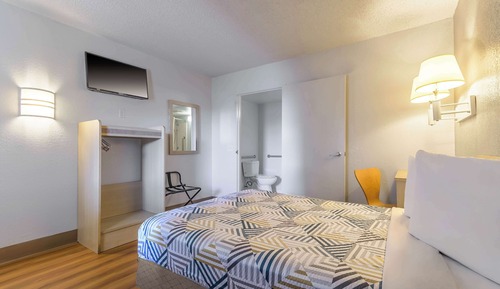 Deluxe Room, 1 Queen Bed, Mobility Accessible, Refrigerator & Microwave