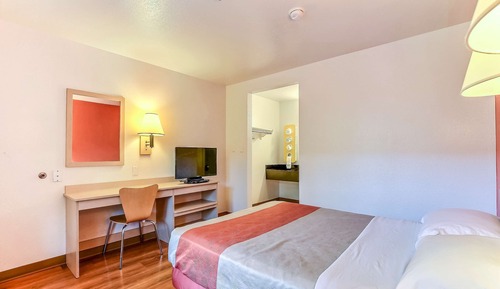 Standard Room, 1 Queen Bed, Non Smoking