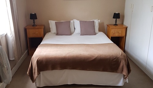 Room (Queen en- Suite)