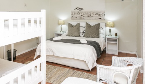 Standard Room, 1 Bedroom (Standard Room Queen + Bunker + Single)