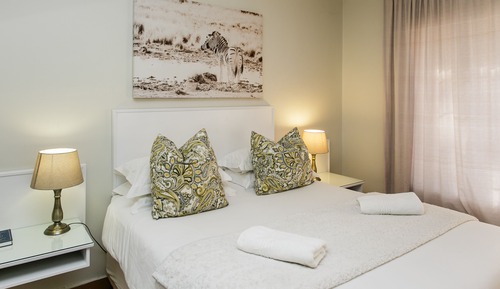 Standard Room, 1 Bedroom ( Standard Room Queen Bed)