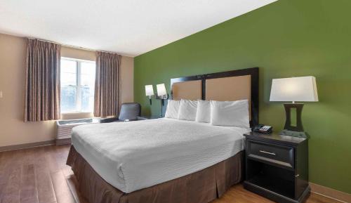 Studio with 1 King Bed - Non-Smoking