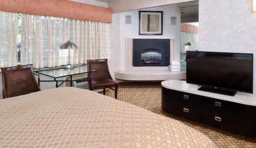King Room with Fireplace and Spa Bath