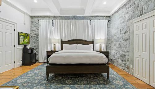 Deluxe King Suite