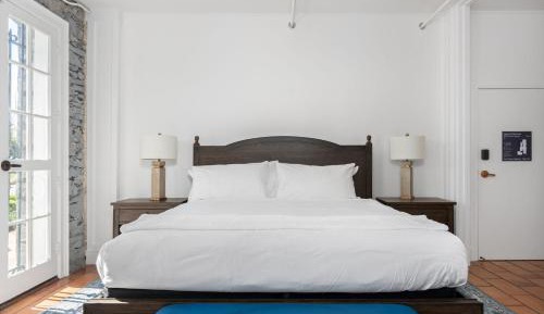 Deluxe King Suite