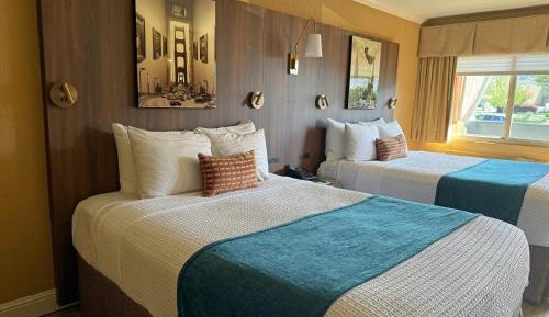 Deluxe Queen Room with Two Queen Beds