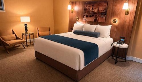 Deluxe King Room with Balcony