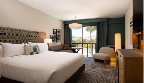 Deluxe King Room with Patio