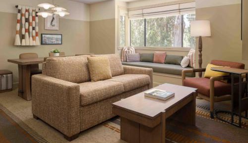 Deluxe King Suite