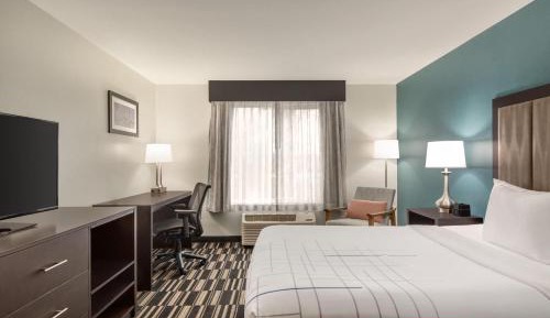 Queen Room with Bath Tub - Mobility/Hearing Accessible - Non-Smoking