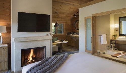 Deluxe King Room with Fireplace