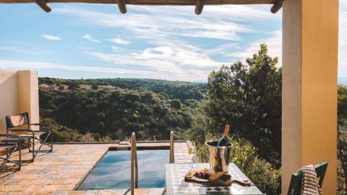 One-Bedroom Apartment with Pool View