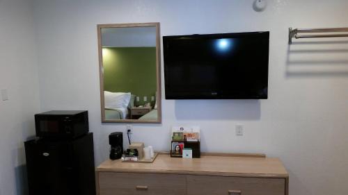 Queen Room - Non-Smoking