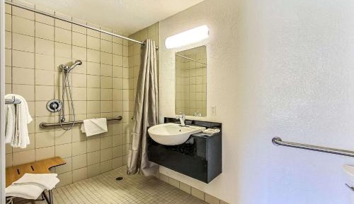 Queen Room - Disability Access