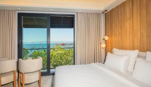 Deluxe Double Room with Sea View