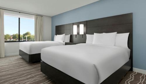 One-Bedroom Suite with Sofa Bed and City View