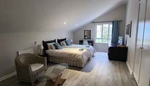 Standard Twin Room with Mountain View