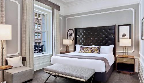 Deluxe Suite, 1 Bedroom 2 room Suite, 1 King, Sofa bed