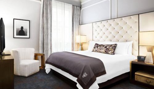 Superior Suite, 1 Bedroom 2 room Suite, 1 King, Sofa bed
