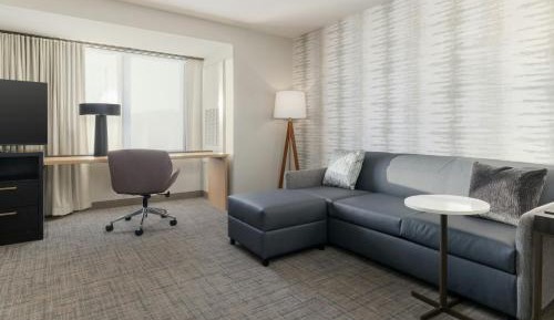 King Suite with Sofa Bed - Hearing Accessible