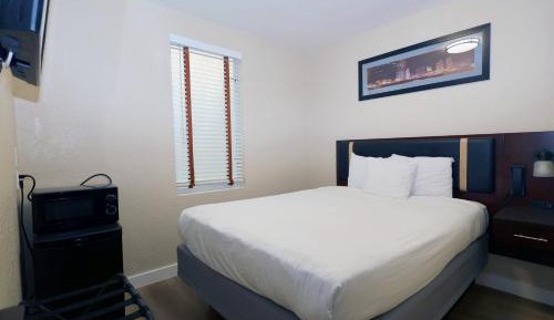 Queen Room Interior 